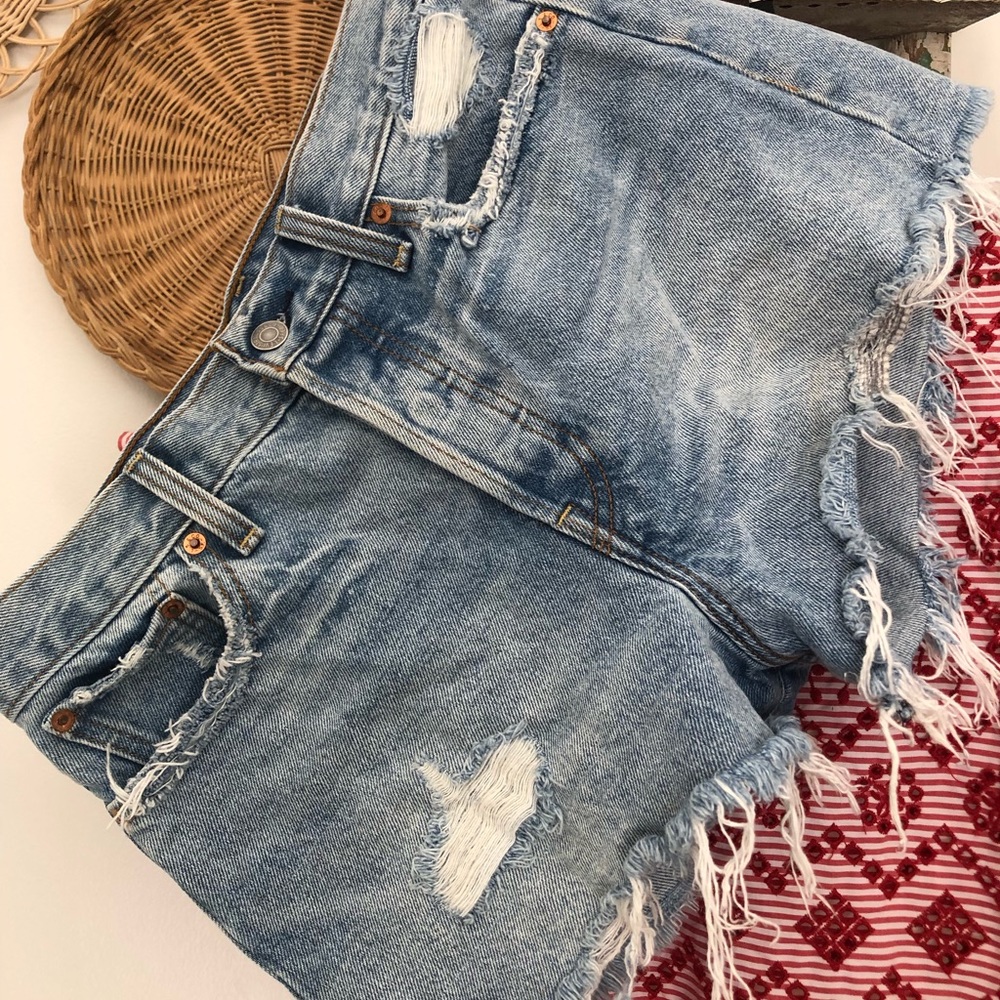 High waisted Levi’s denim cut off shorts anthro
